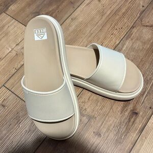 REEF Sandals Womens 10‎ Cushion Bondi Bay Comfort Slide Platform Shoes